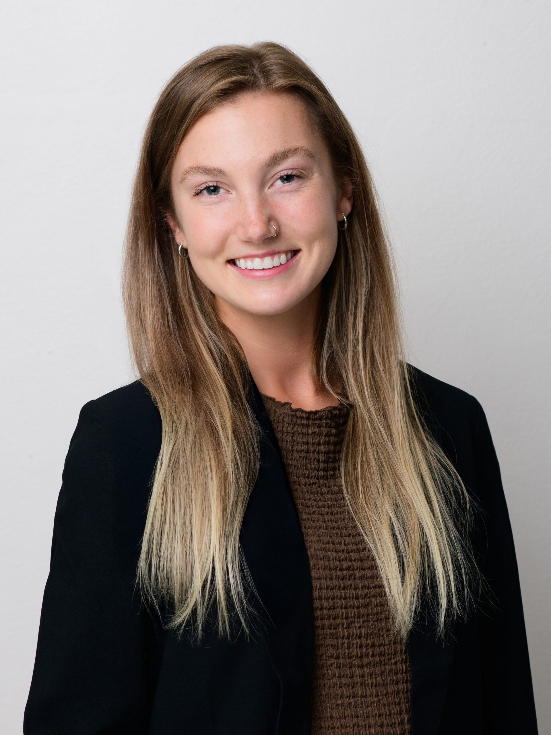 Angela Pluta headshot